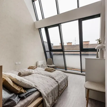 Apartment Summit - Penthouse With Parking For Two Budapest