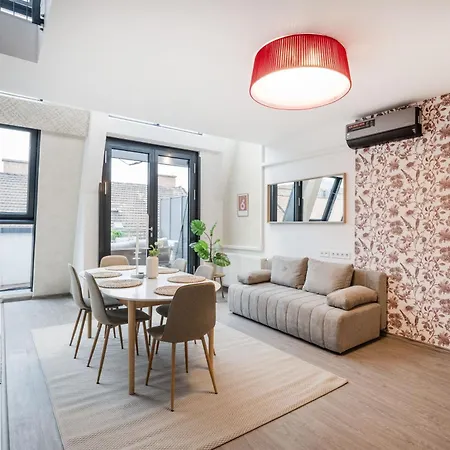 Apartment Summit - Penthouse With Parking For Two Budapest