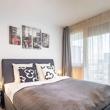 - Balcony - New - Comfy דירה בודפשט