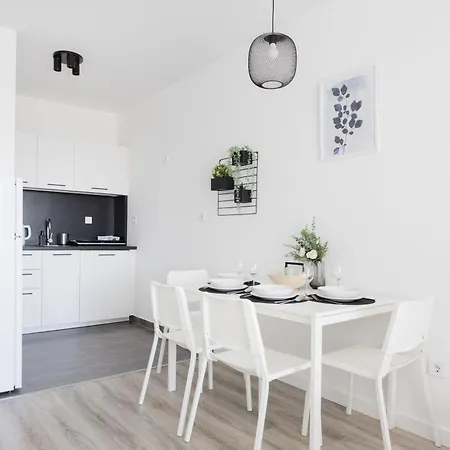 Apartament Modern Riverfront With Free Parking