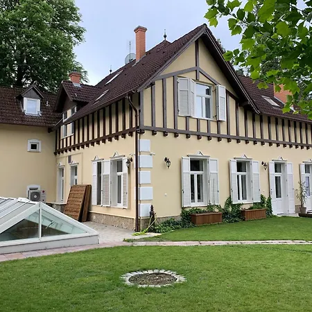Uhu 750 M2 - Villa