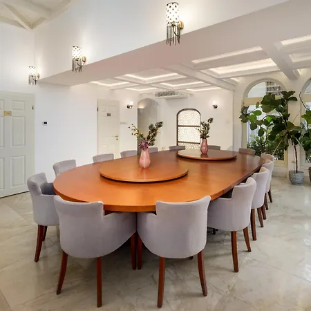 Villa Uhu 750 M2 - Budapest