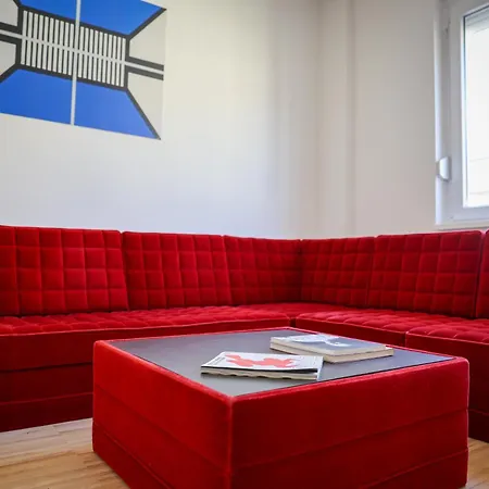 U6 Center By The Danube Budapest