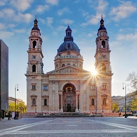 My Little Budapest, Center Budapest