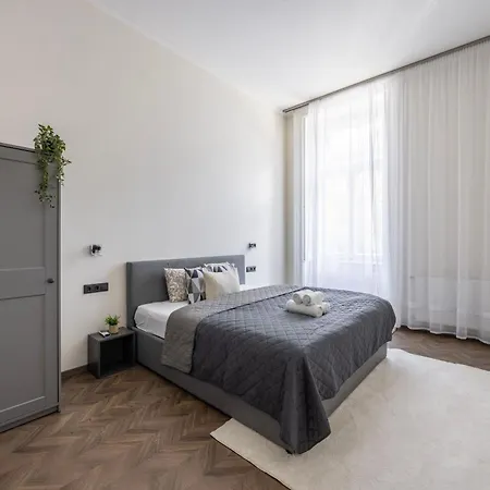 Apartment Exclusive & Grand Astoria In The Heart Of