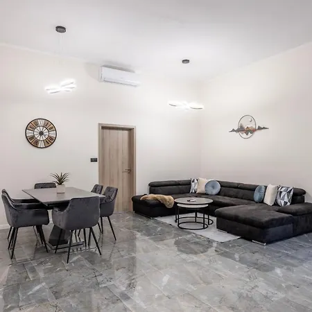 Apartment Exclusive & Grand Astoria In The Heart Of