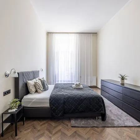 Exclusive & Grand Astoria In The Heart Of Apartment *
