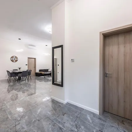 Exclusive & Grand Astoria In The Heart Of *