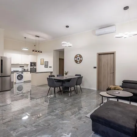 Apartment Exclusive & Grand Astoria In The Heart Of