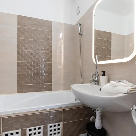 Cloud 8 * Budapest