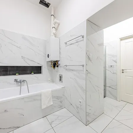 Marble Royal & Studio- Near The Park Apartmán