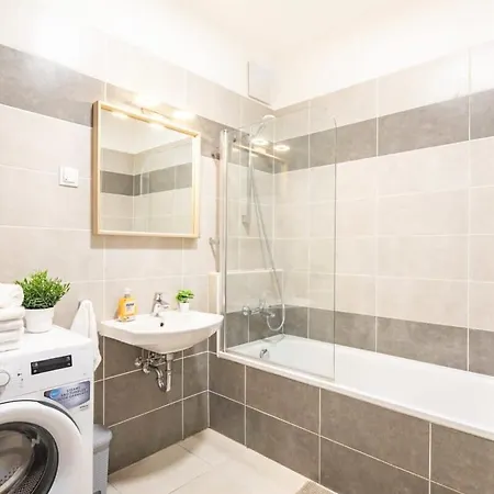 Apartman Modern And Sunny With Balcony