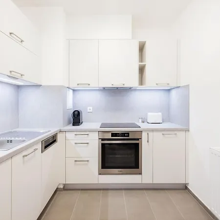 Stylish Living With Private Terrace Διαμέρισμα *