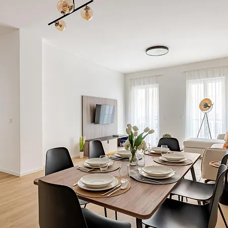 D52 Apartment