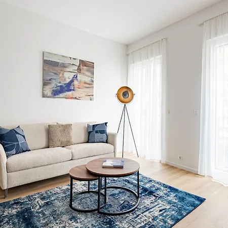 D52 Apartment