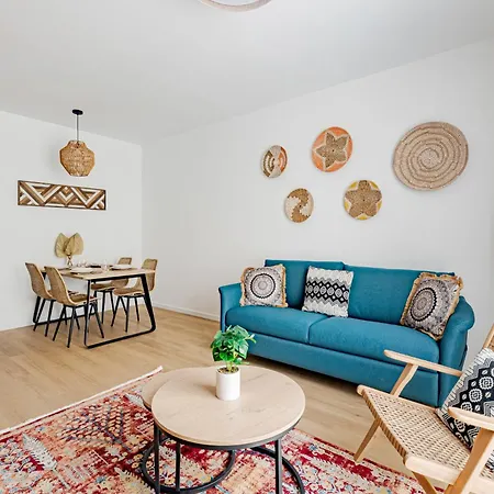 D52 Apartment