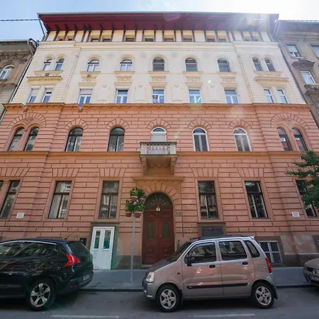 Park Corner Loft Near Heroes' Square Apartament