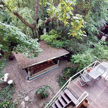 Hostal Shantee House *