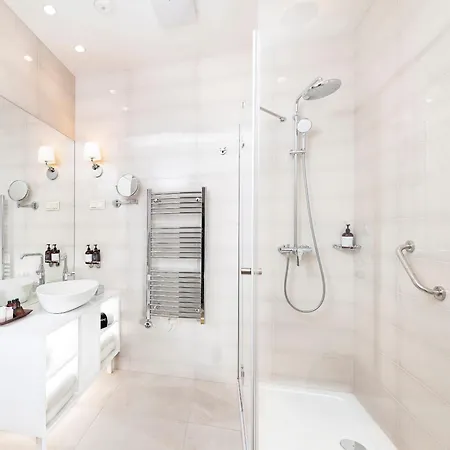 Отель Three Corners Avenue 4*