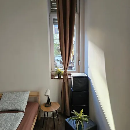 Hostel Urban Nomad And Budapešť