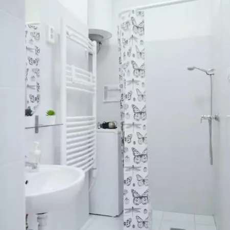 Jozsef Krt 3 Apartment - Near Corvin