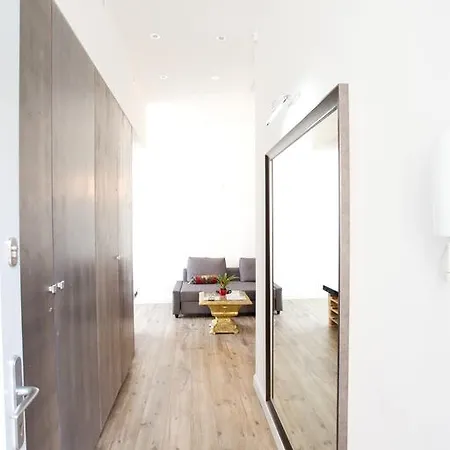 Ice Breaker Apartment *