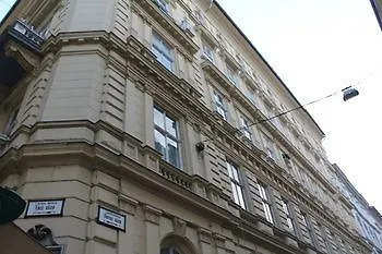 Old Monarchia Szálloda