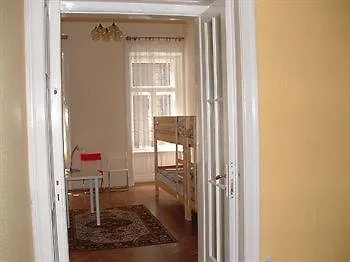 Szálloda Ace &