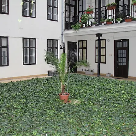 Queen Zita Apt 130 M2 Near Chain Bridge Apartment *