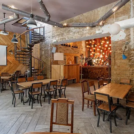 Hostel Ruin Bar Party Budapest