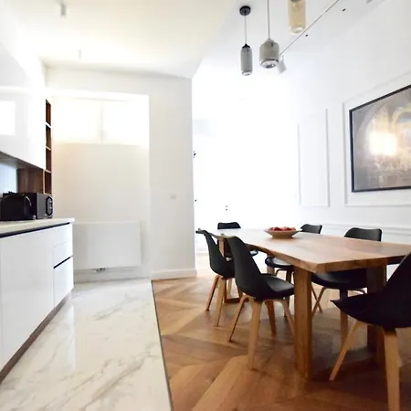 Luxury By Hi5 - Szervita Budapešť