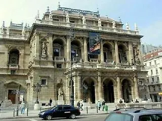 Hotel Opera 2*