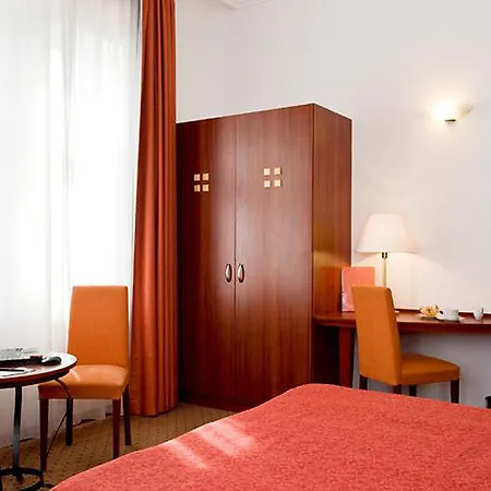 Ibis Styles Center Hotel 3*