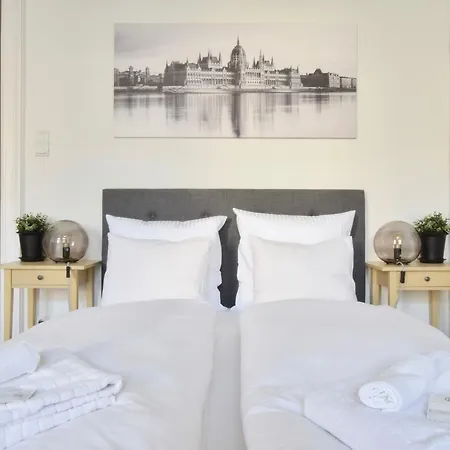 Standard By Hi5 - Dessewffy 39 Budapest