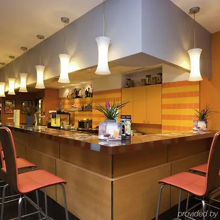 Отель Ibis Heroes Square 3*