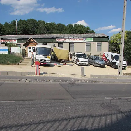 Dojo Motel *