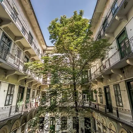Six Hotel