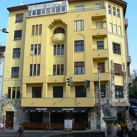 Castle Area Apartmán *
