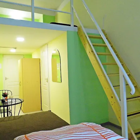 Budget Hostel *