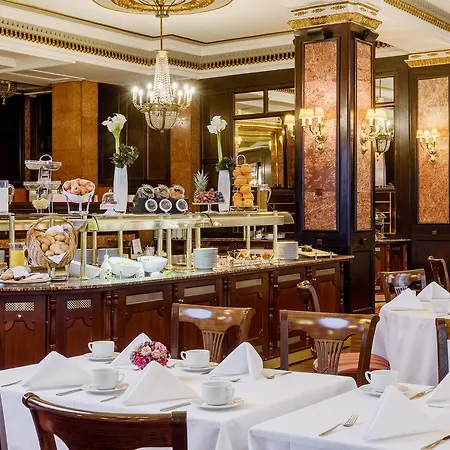 Danubius Astoria Center 4*