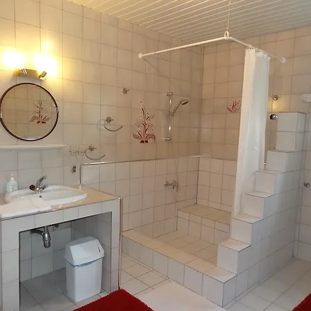 Bai 3* Budapest