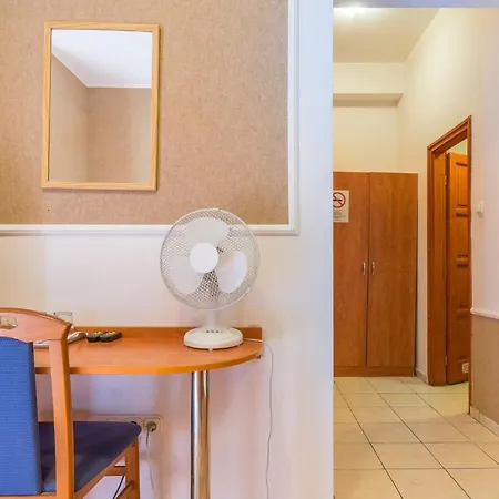 Easy Star Hotel