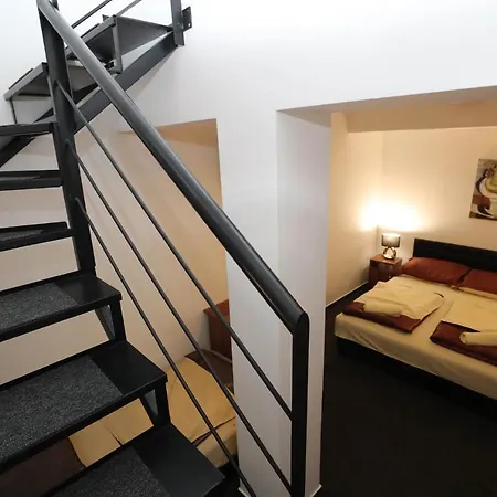 California 3* Budapest