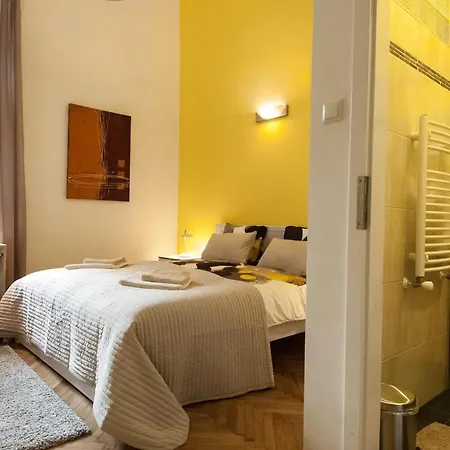 D52 Apartment