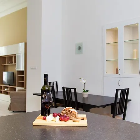 Pelicanstay At Riverside Danube Appartamento