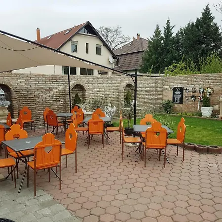 Attila Hotel 2*
