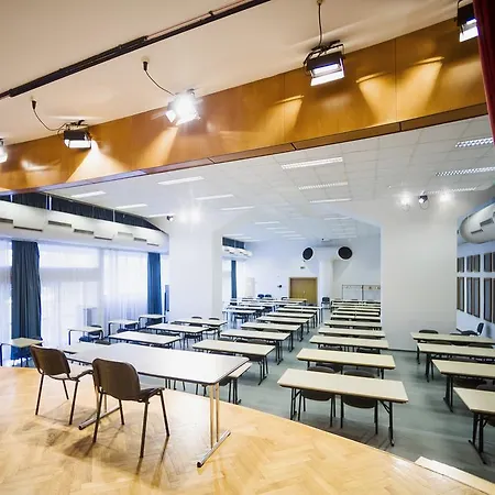 Ξενοδοχείο Ceu Konferencia Koezpont 3*