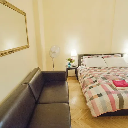 Apartment Piano Pop Budapest