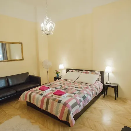 Apartment Piano Pop Budapest