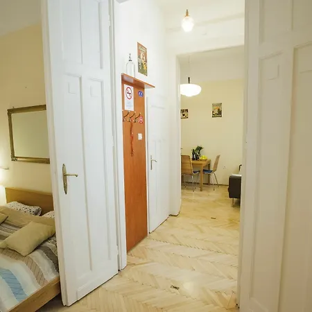 Piano Pop Apartment *